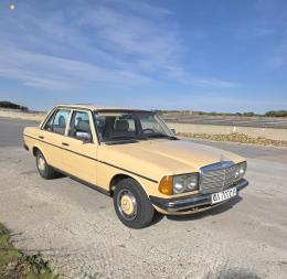239   -  MERCEDES-BENZ 250 W123